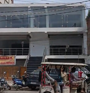 सील भूखंड में जारी अवैध निर्माण